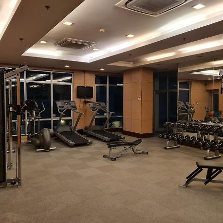 Huge Condo Unit Near Burgos Circle, St Lukes, Shangri-La - P Hamptons T1 Makati City Exterior foto