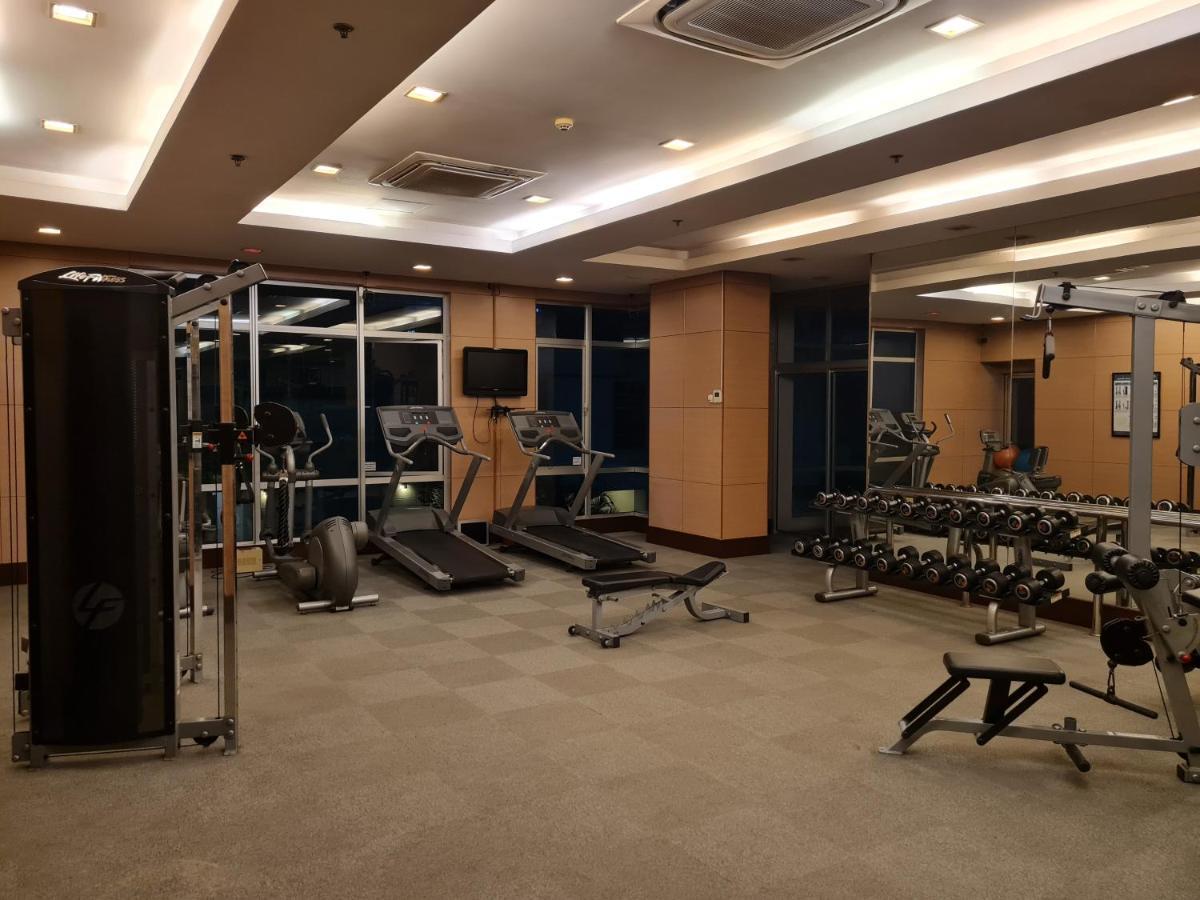 Huge Condo Unit Near Burgos Circle, St Lukes, Shangri-La - P Hamptons T1 Makati City Exterior foto