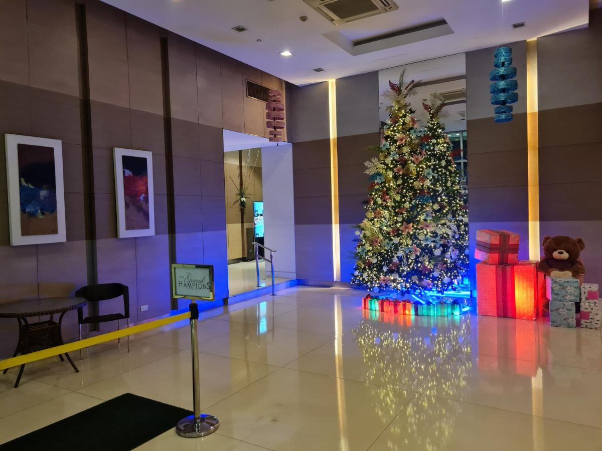 Huge Condo Unit Near Burgos Circle, St Lukes, Shangri-La - P Hamptons T1 Makati City Exterior foto